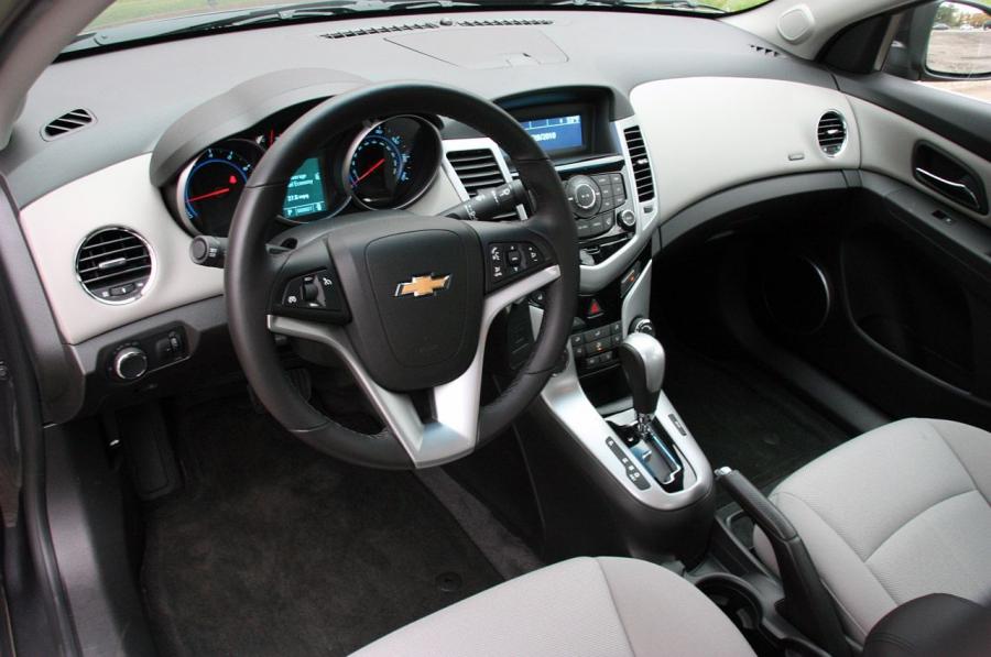  Chevrolet Cruze 1LT 2011 года  (фото 22 из 36)